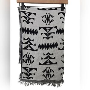 H&M Divided Black and White Patterned Scarf